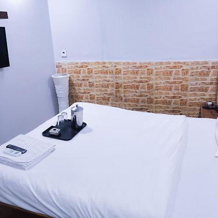 Mannat Stay Hotel - Laxmi Nagar นิวเดลี ภายนอก รูปภาพ
