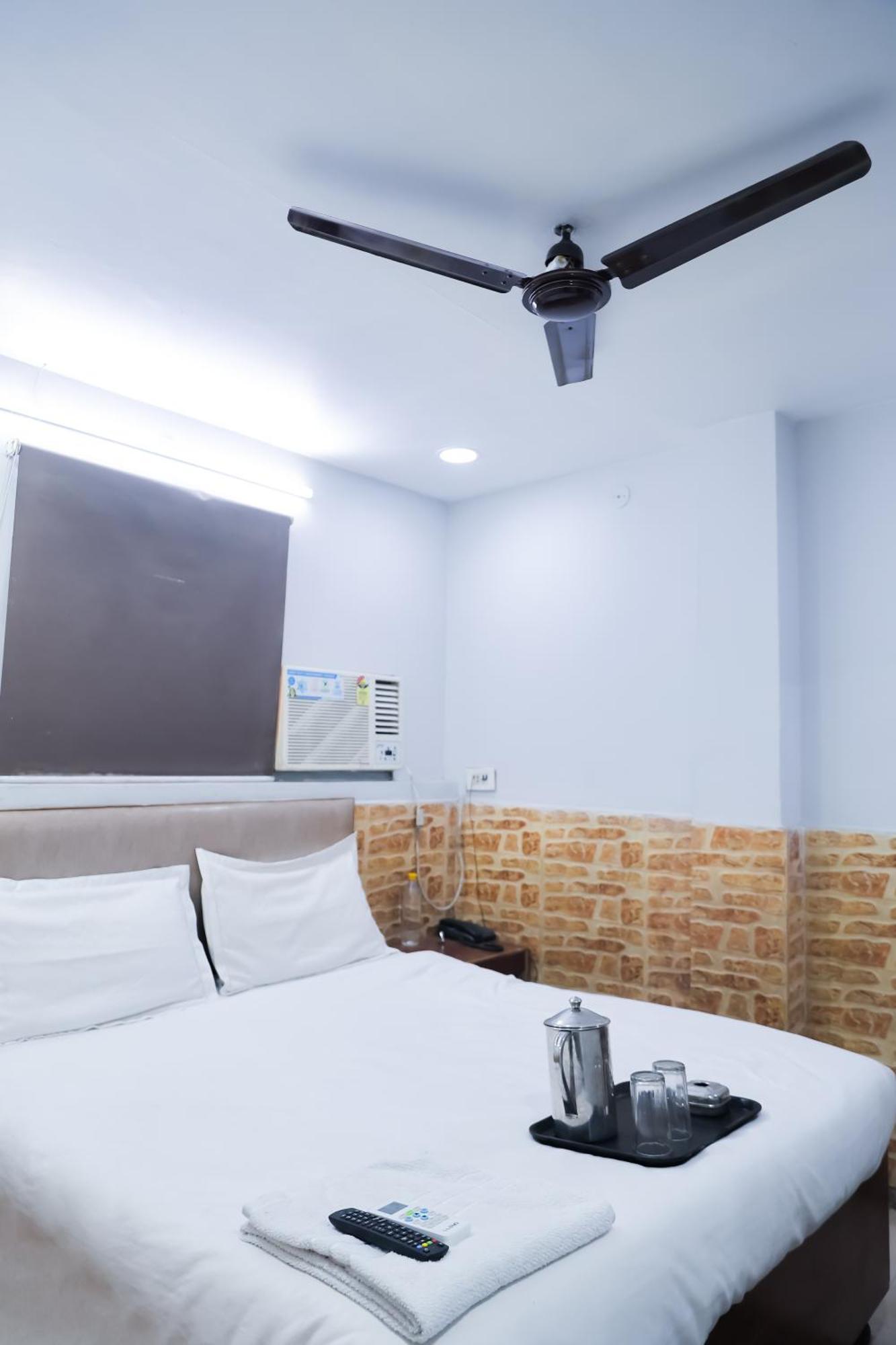 Mannat Stay Hotel - Laxmi Nagar นิวเดลี ภายนอก รูปภาพ