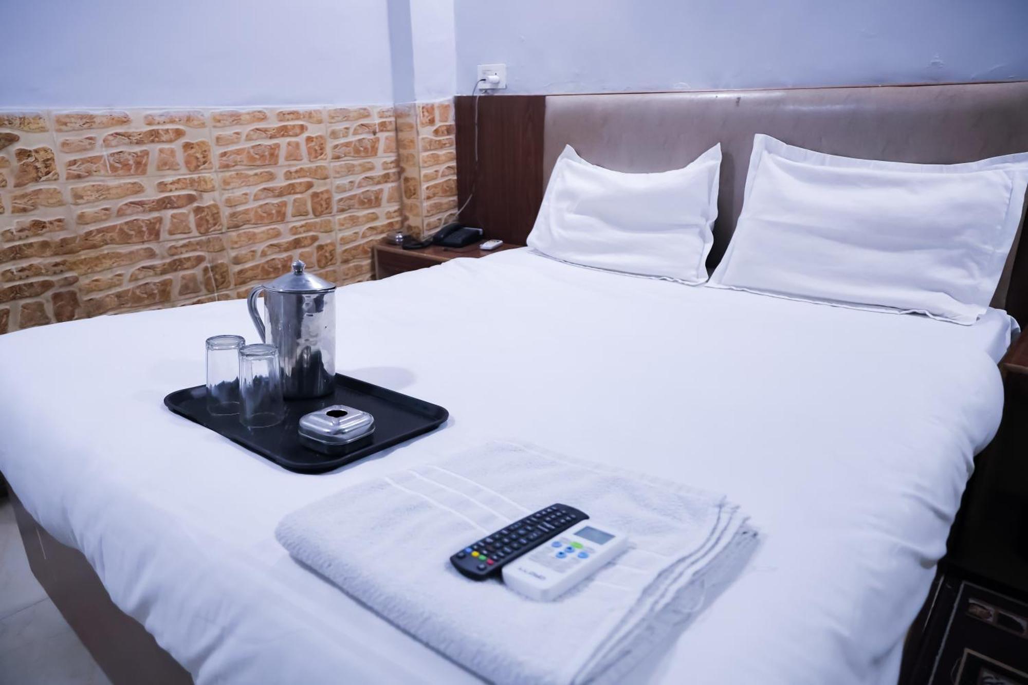 Mannat Stay Hotel - Laxmi Nagar นิวเดลี ภายนอก รูปภาพ