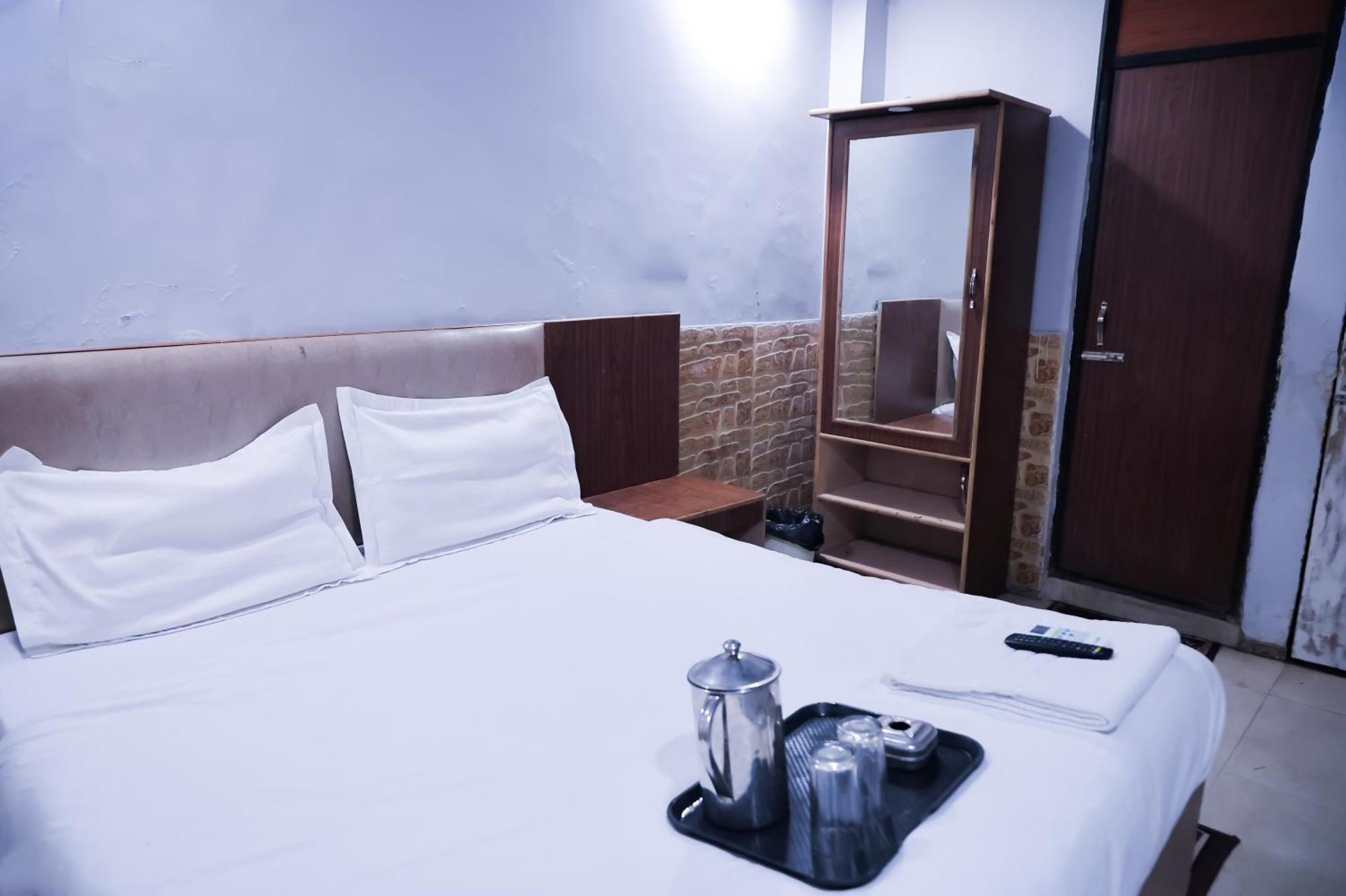 Mannat Stay Hotel - Laxmi Nagar นิวเดลี ภายนอก รูปภาพ