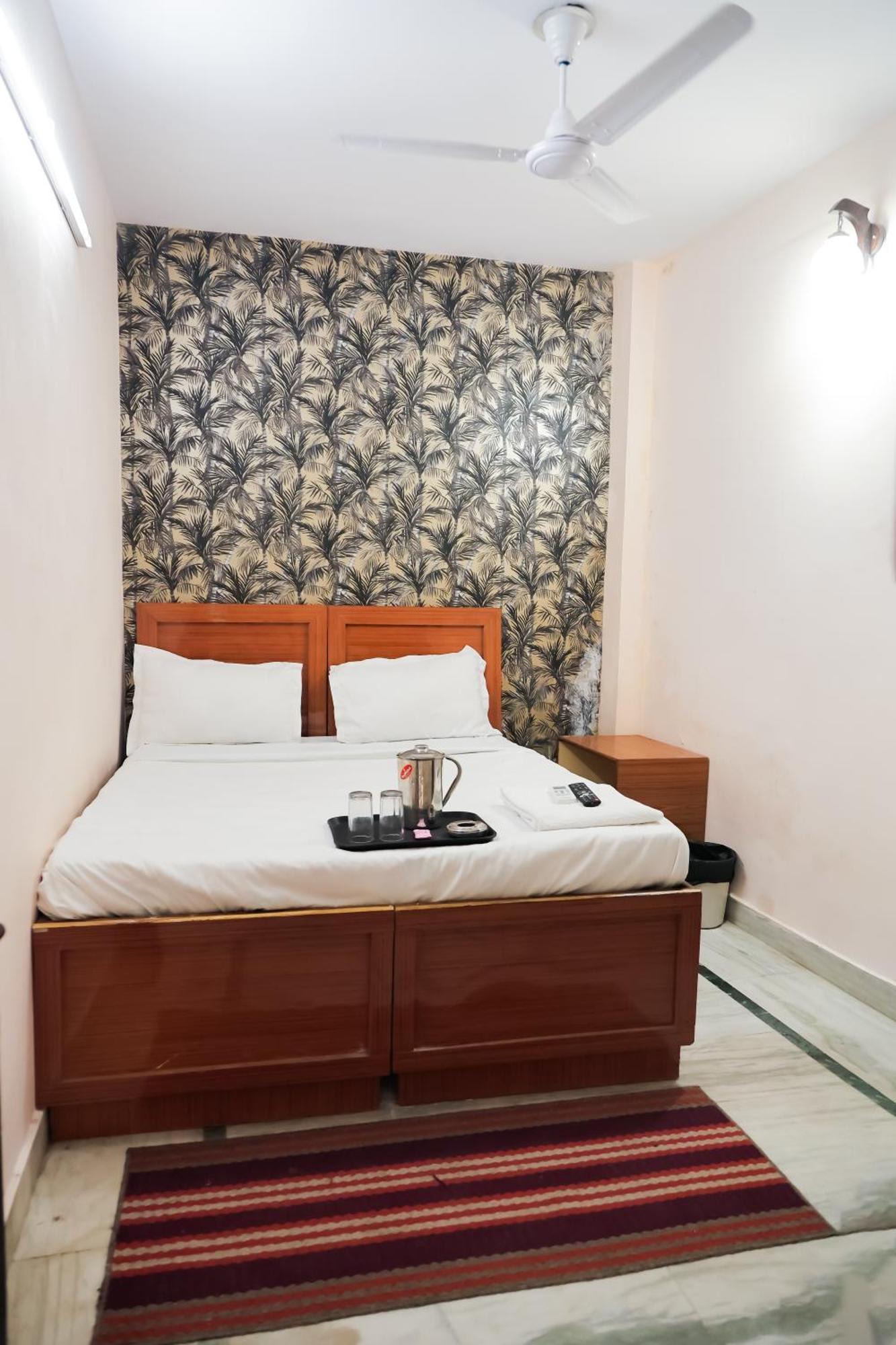 Mannat Stay Hotel - Laxmi Nagar นิวเดลี ภายนอก รูปภาพ