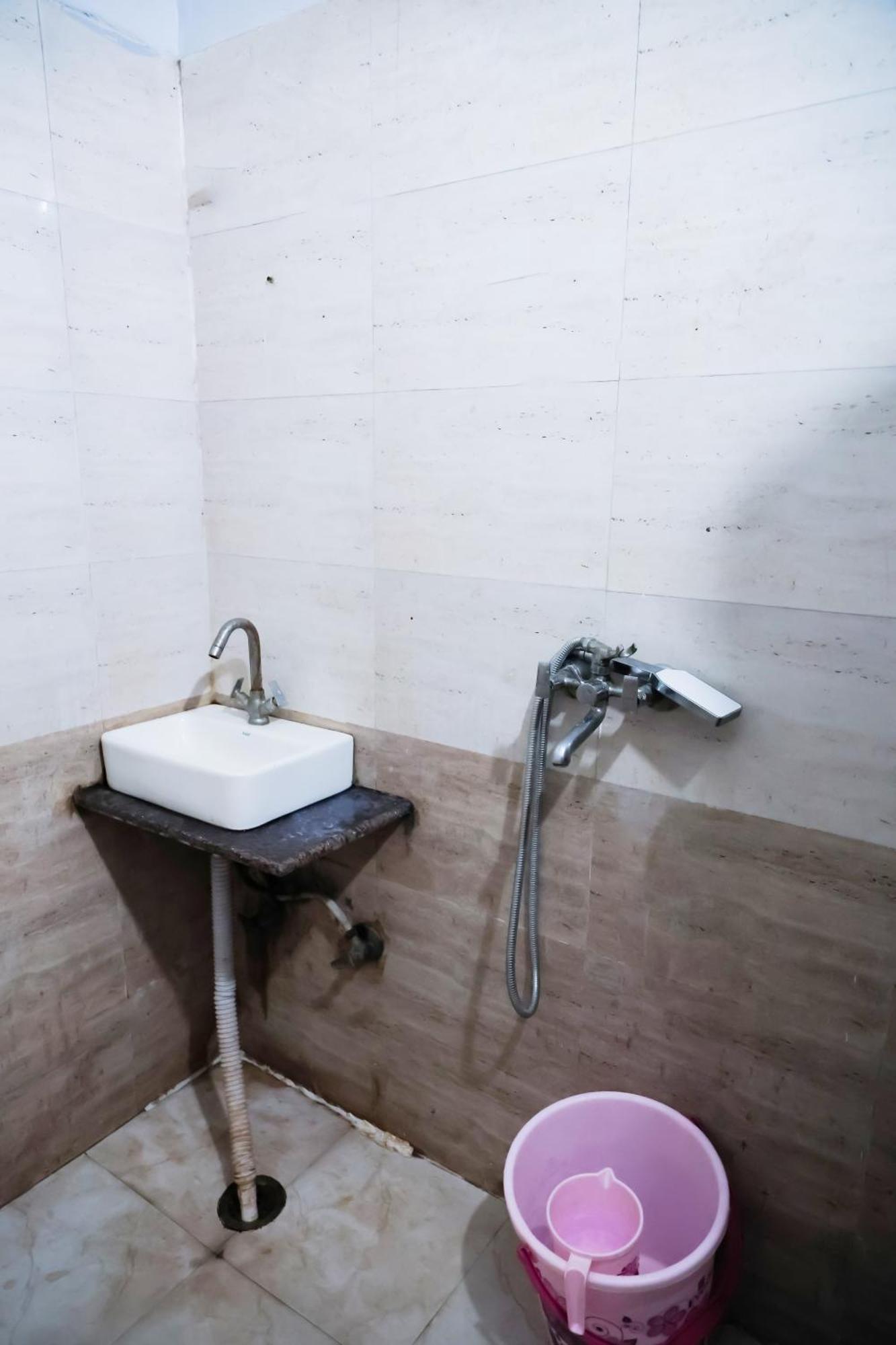 Mannat Stay Hotel - Laxmi Nagar นิวเดลี ภายนอก รูปภาพ