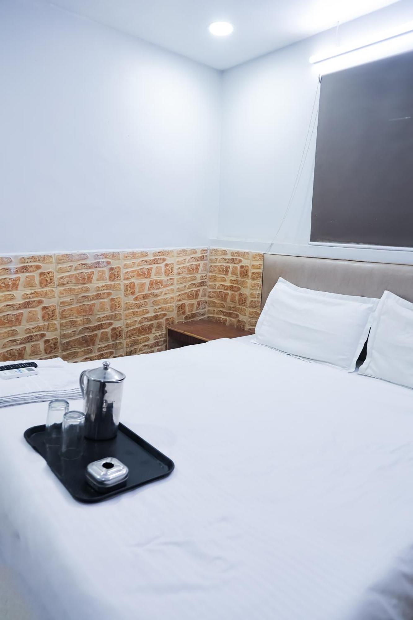 Mannat Stay Hotel - Laxmi Nagar นิวเดลี ภายนอก รูปภาพ