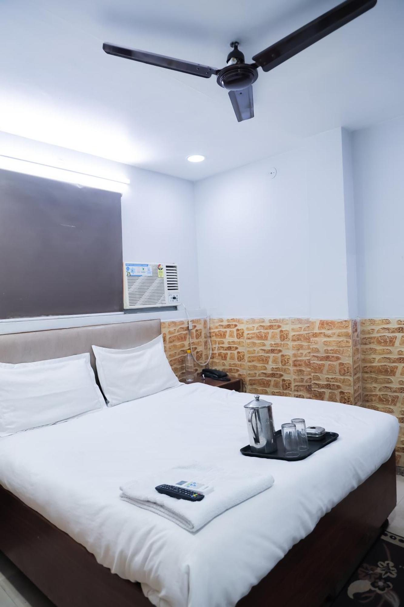 Mannat Stay Hotel - Laxmi Nagar นิวเดลี ภายนอก รูปภาพ