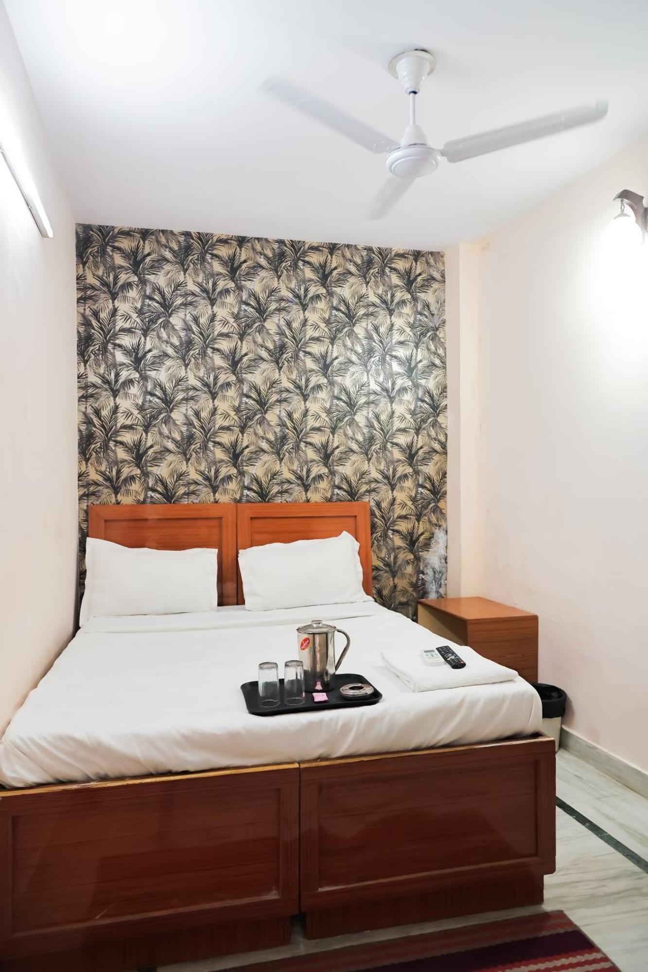 Mannat Stay Hotel - Laxmi Nagar นิวเดลี ภายนอก รูปภาพ
