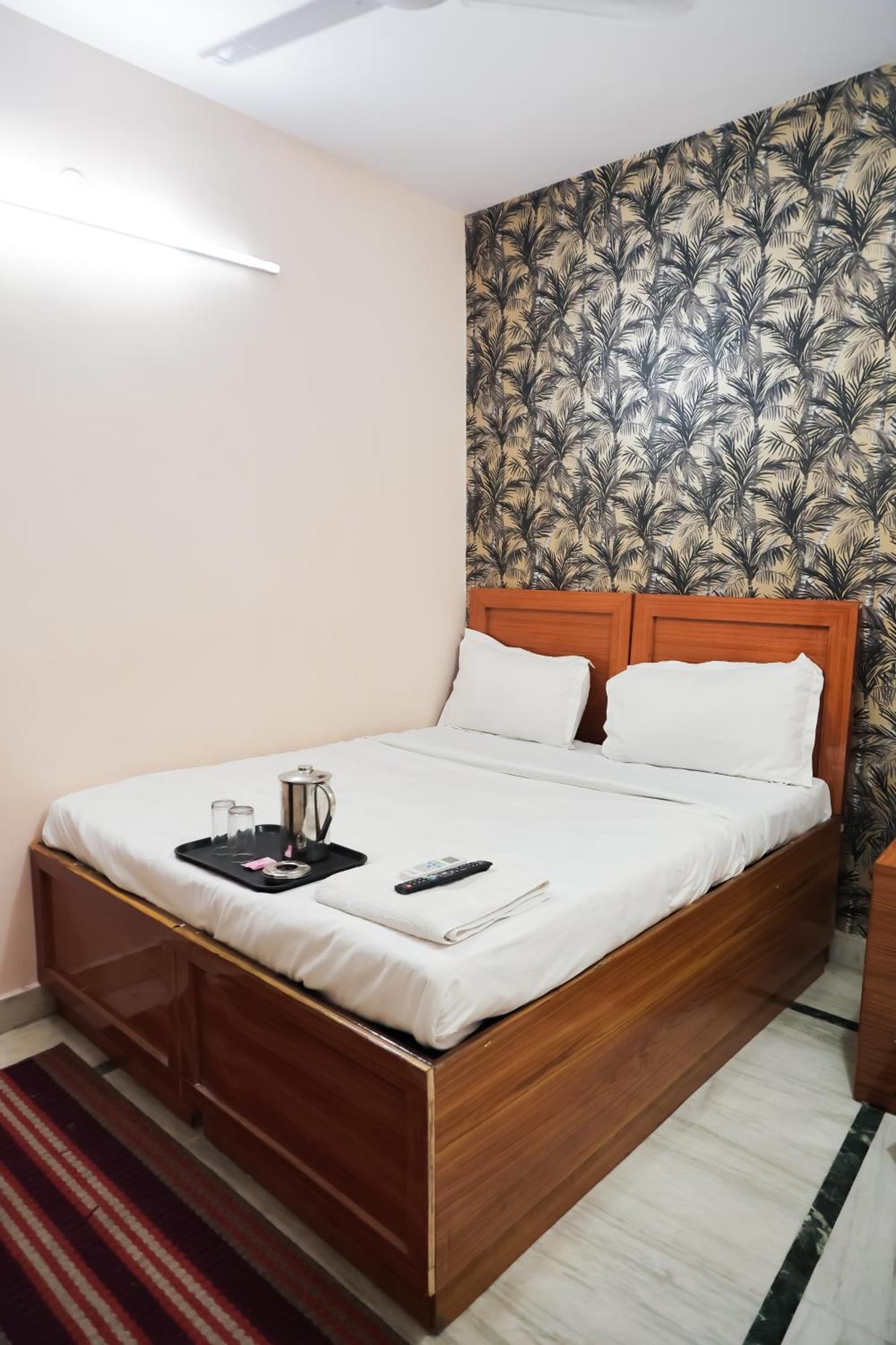 Mannat Stay Hotel - Laxmi Nagar นิวเดลี ภายนอก รูปภาพ