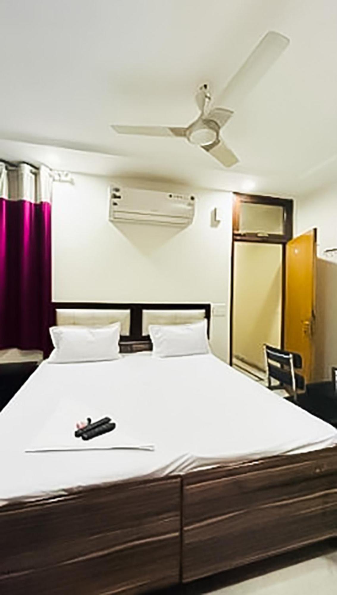 Mannat Stay Hotel - Laxmi Nagar นิวเดลี ภายนอก รูปภาพ