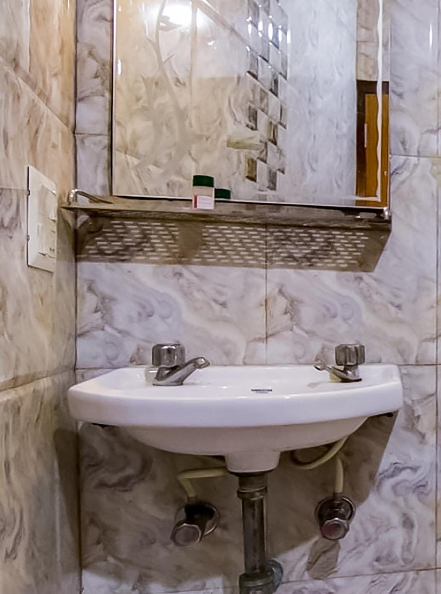 Mannat Stay Hotel - Laxmi Nagar นิวเดลี ภายนอก รูปภาพ